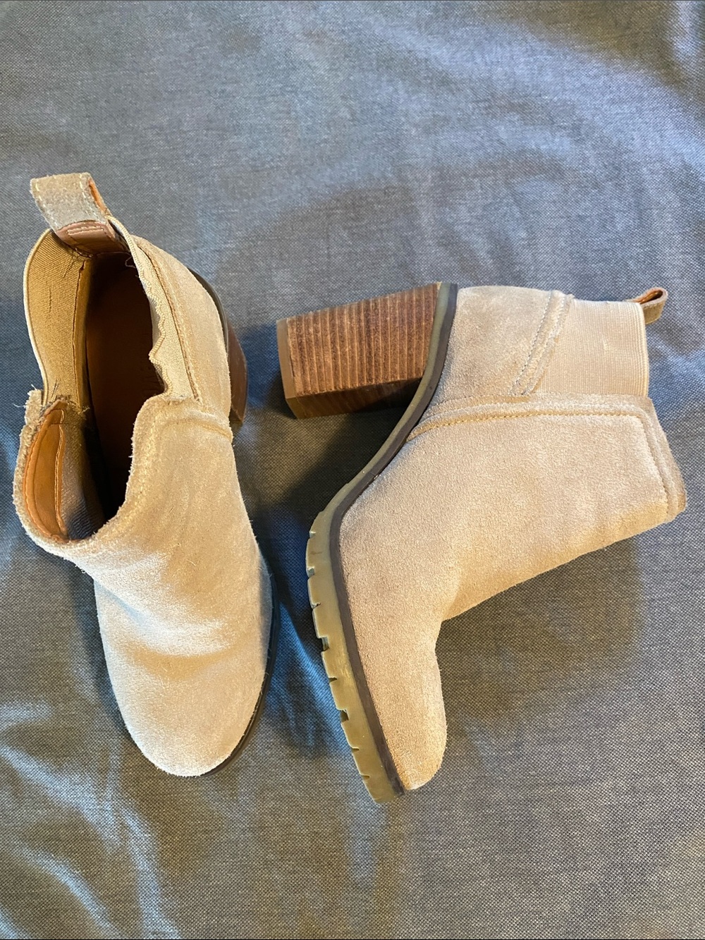 Crevo Tan Suede Ankle Booties with Stacked Heel 7.5 Collegiate Smart Rockabilly